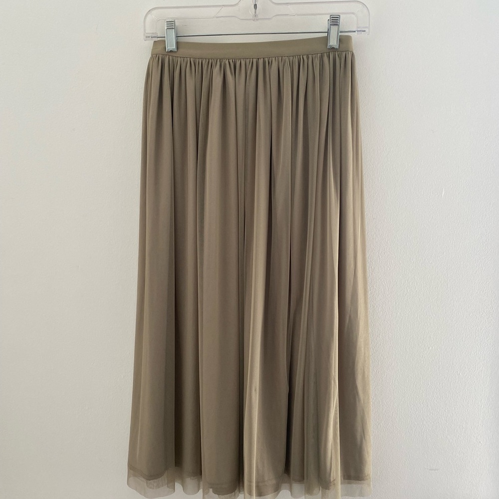 Uniqlo reversable tulle skirt. Size XS 24-25” waist